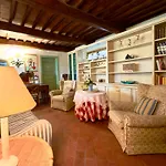 Rustico Tra Pisa, Lucca E Firenze Апартаменты