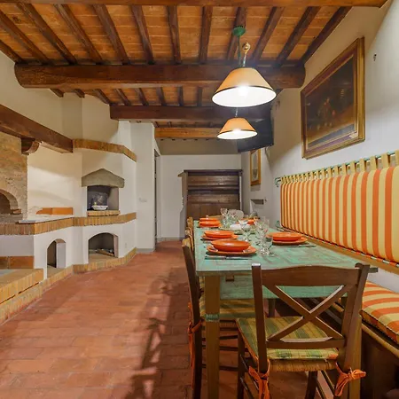 Rustico Tra Pisa, Lucca E Firenze アパート